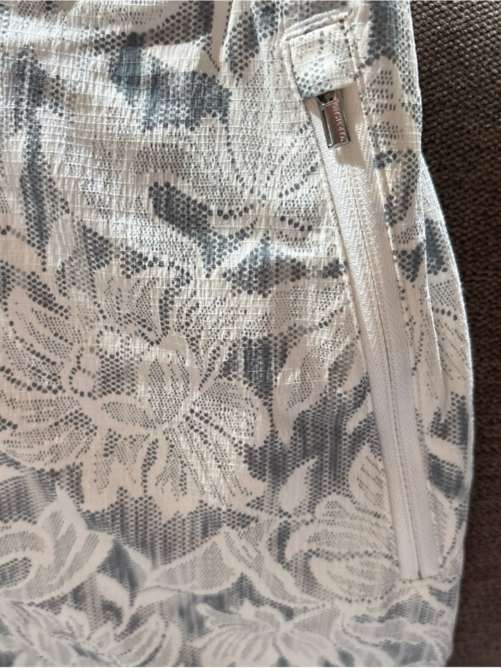 Athleta Trekkie Convertible Hike Pants Ethereal Bloom Magnolia White 10  NWOT - Picture 5 of 10